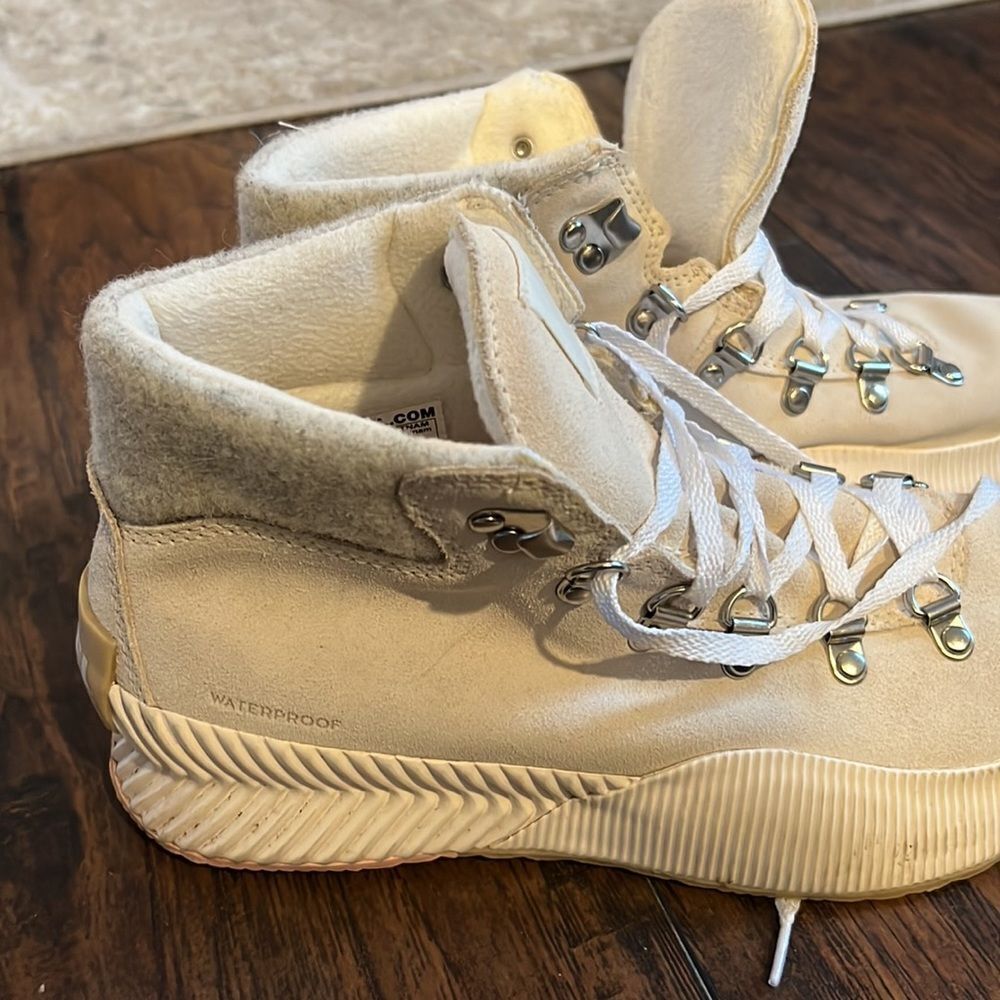 Sorel Out n About Conquest III Boots size 8.5 in GUC awesome looking boot - Picture 10 of 10
